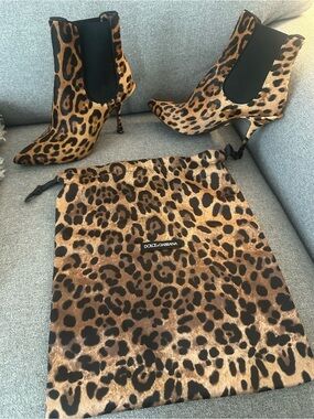 NWT Dolce & Gabbana Leopard-Print Calf Hair Ankle Boots – EU 39